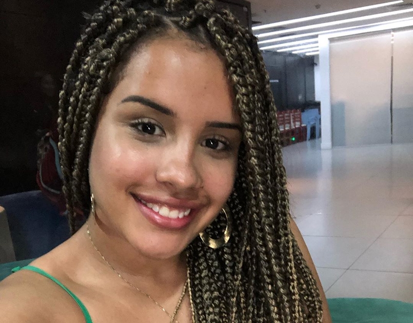 A blogueira Alinne Araújo morreu um dia após ficar famosa por casar consigo mesma.