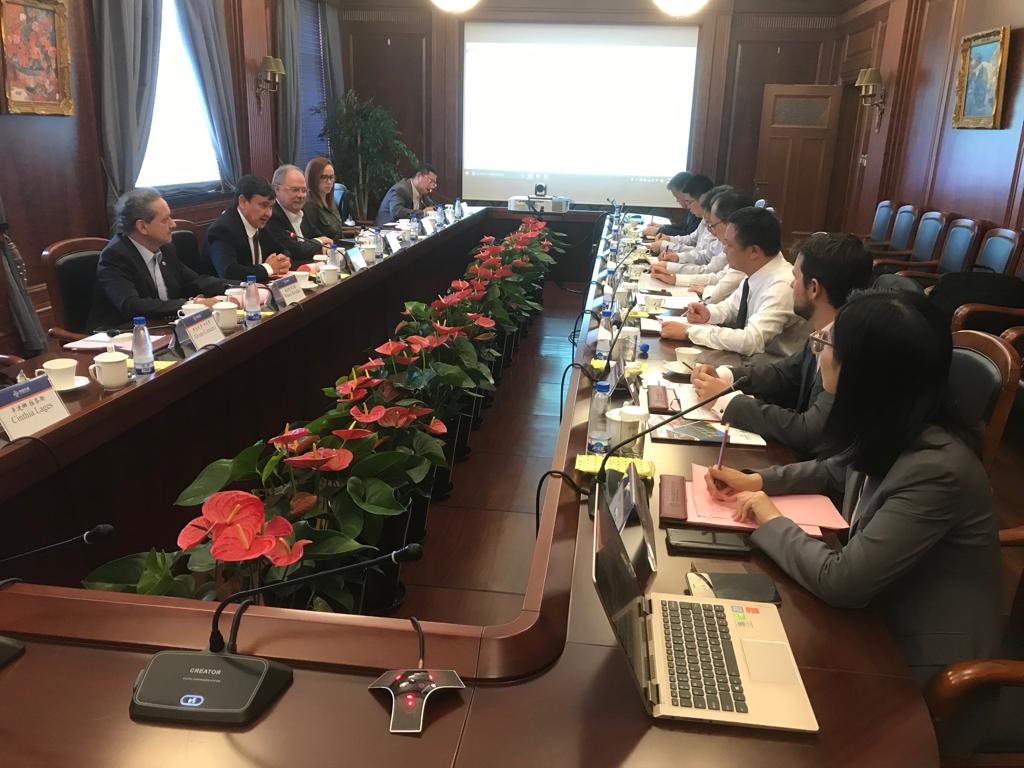 Wellington Dias e secretários estaduais reunidos com representantes da CCCC Shanghai.
