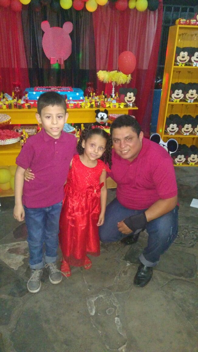Francisco Filho e os dois filhos