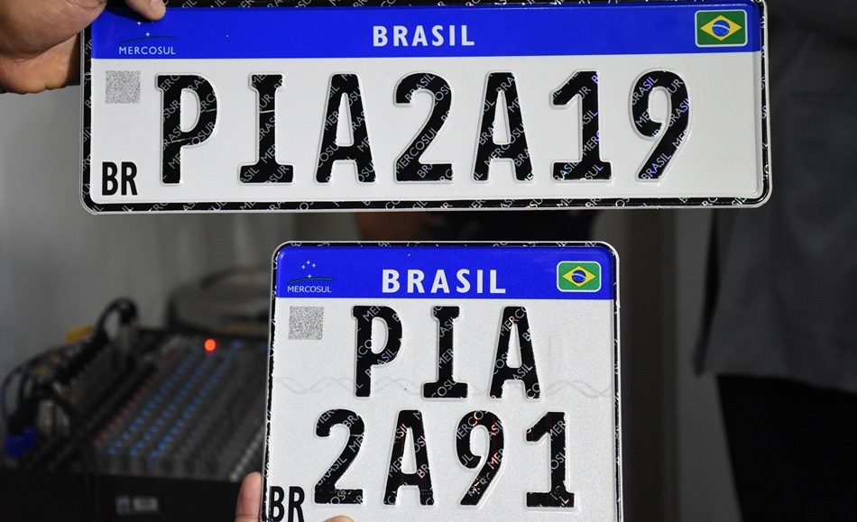 Nova placa padrão Mercosul agora passa a ser o modelo utilizado no Piauí.