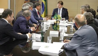 Wellington Dias e bancada piauiense no Congresso se reúnem com ministro Gustavo Canuto.