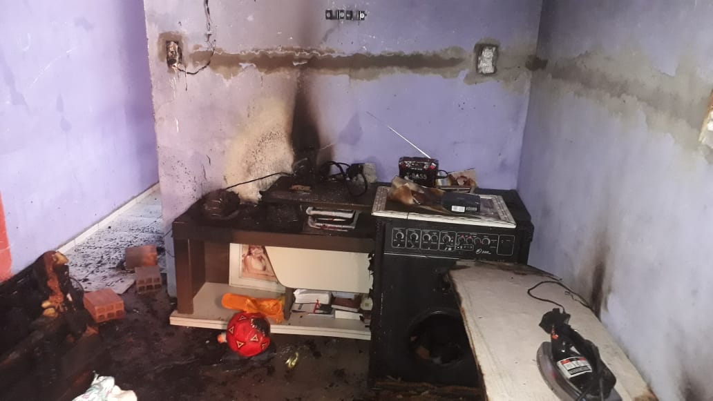 Incêndio aconteceu na tarde desta segunda-feira (30).