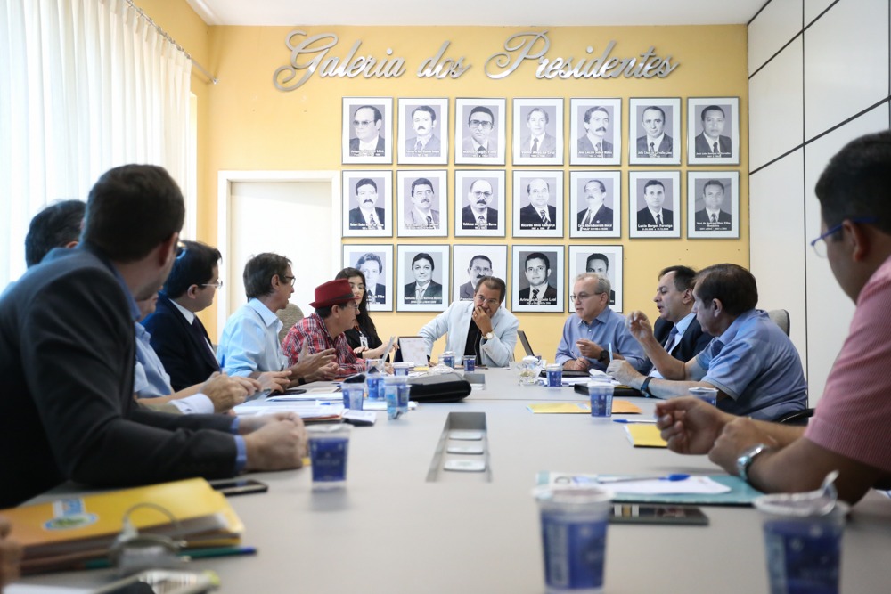Reunião com representantes.