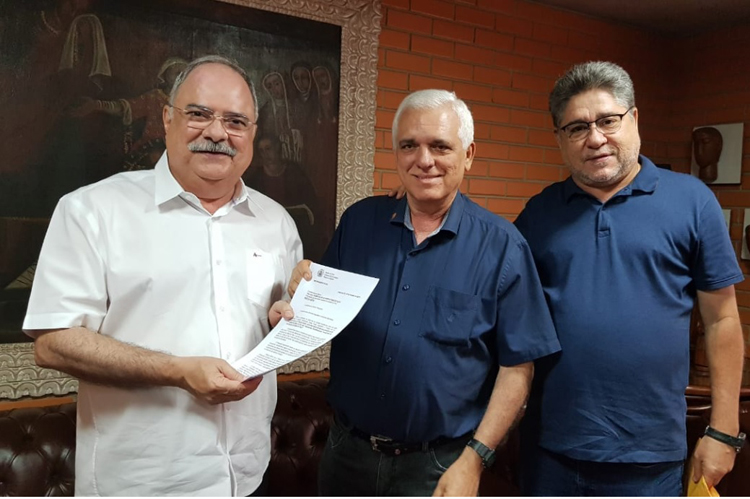 Secretário Osmar Júnior, Themístocles Filho e o relator da proposta, deputado João Madison.