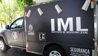 Carro do IML.