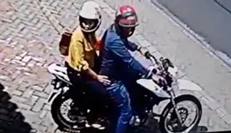 Casal furta motocicleta do jornalista Renato Bezerra no Centro de Teresina.