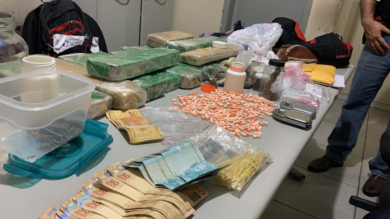 Grande quantidade de droga apreendida com o estudante.