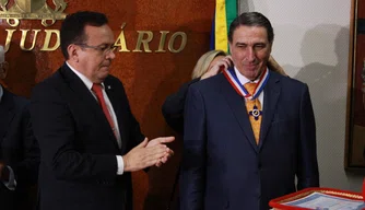 Ministro Moura Ribeiro, do STJ, recebeu Medalha da Ordem do Mérito Judiciário.