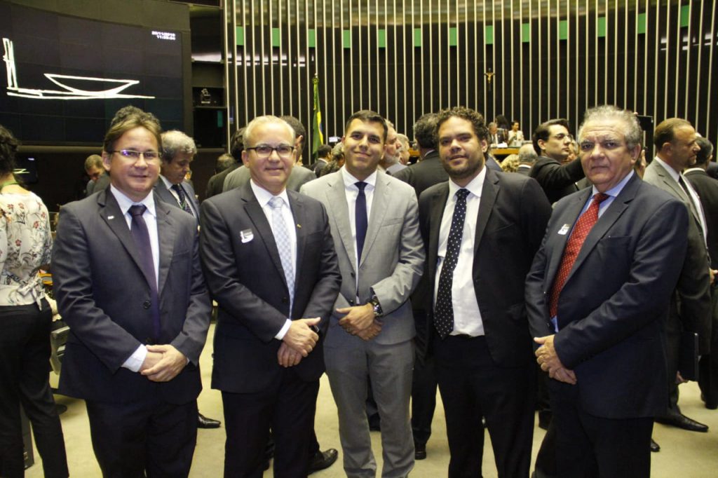 Firmino Filho e os representantes.