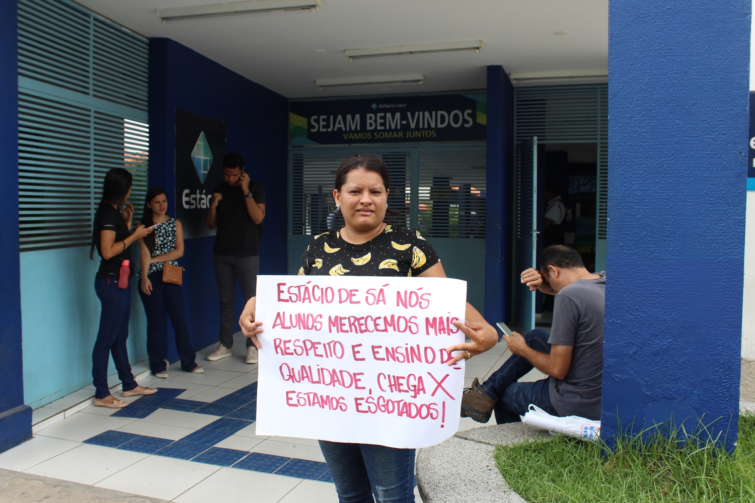 A estudante Oneide Pimenta relatou que os alunos estão se sentindo prejudicados pela instituição.