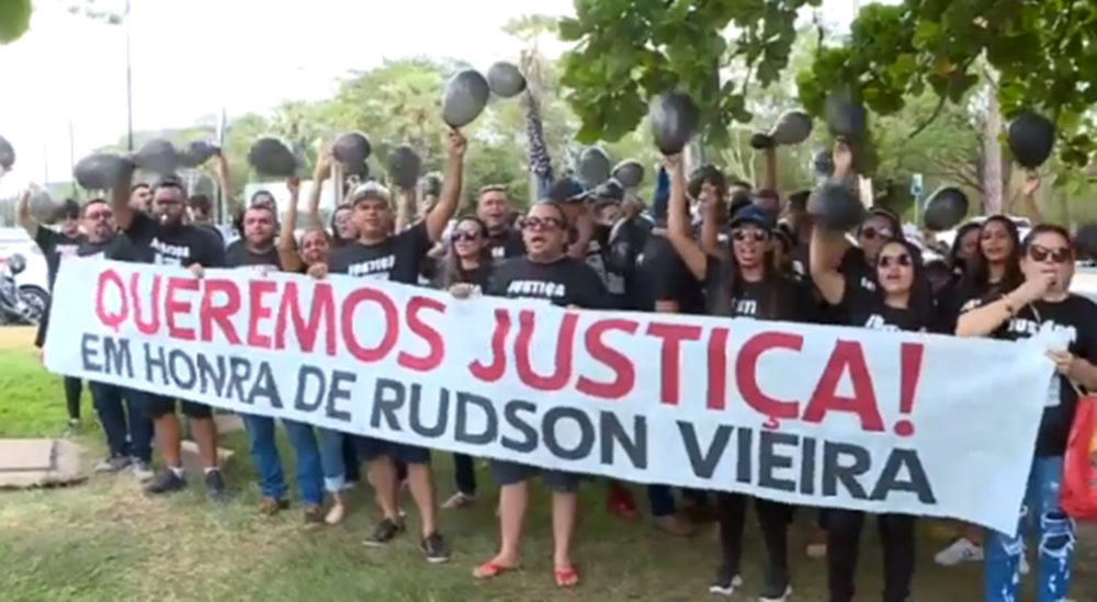 Familiares e amigos de Rudson realizam protesto pedindo justiça e prisão de PM