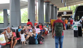 Baixa movimentação de passageiros na rodoviária de Teresina.