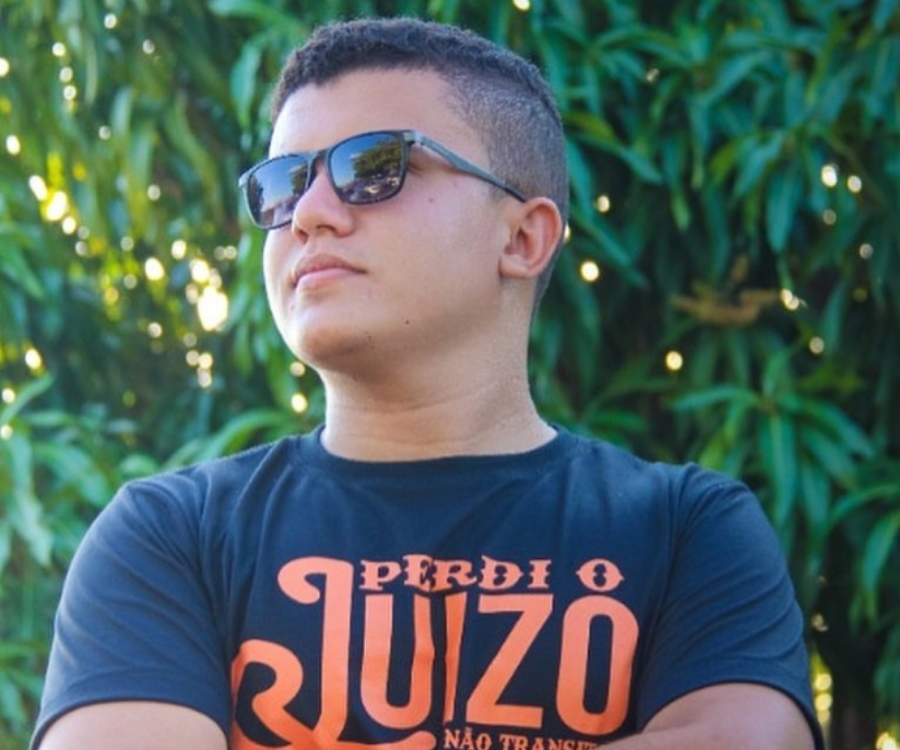 Daniel Oliveira, de 19 anos, morreu em um acidente de trânsito na BR-407.
