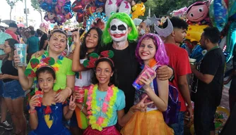 Família fantasiada no Corso de Teresina. Família fantasiada no Corso de Teresina.