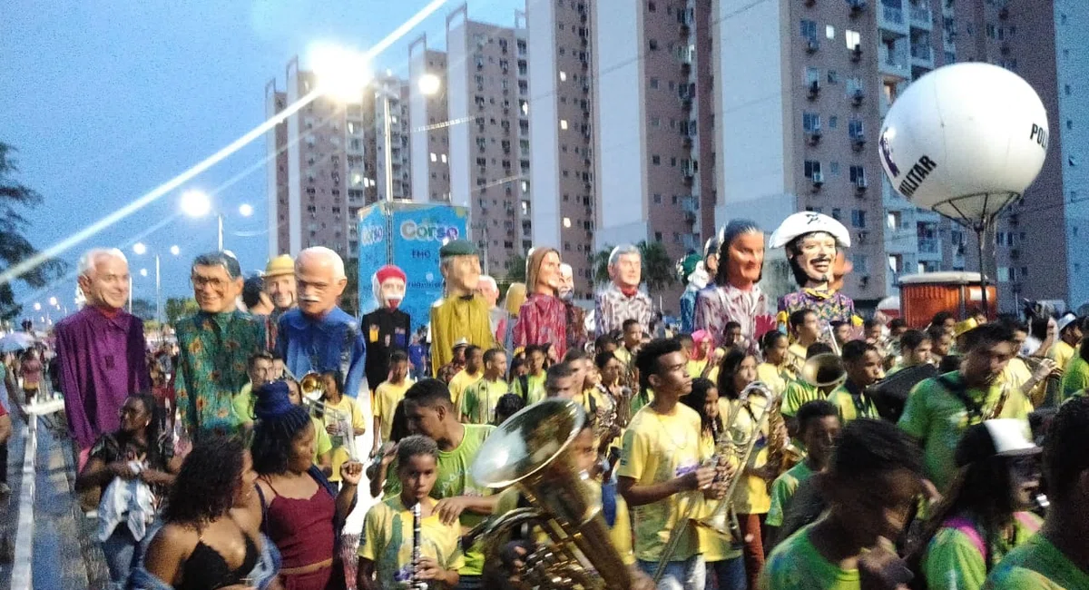 Foliões curtem o Corso do Zé Pereira 2020 em Teresina.