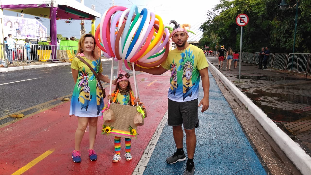 Renato Gomes curtiu o Corso 2020 com a esposa e a filha.