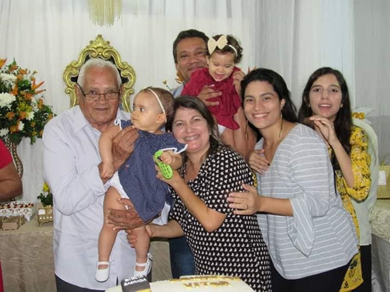 Ex-prefeito Domingos Victor e família.