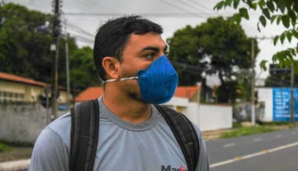Pessoa Usando Mascara Para prevenção