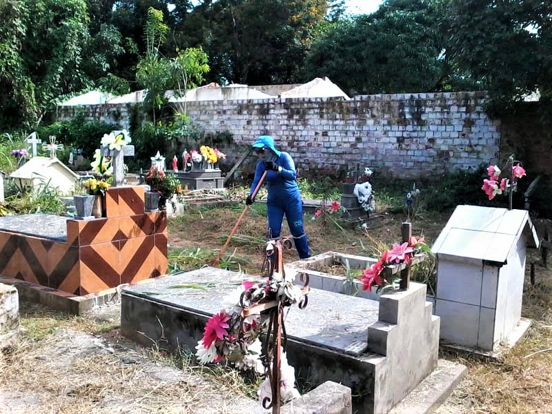 SDU Leste realizada limpeza nos três cemitérios da região
