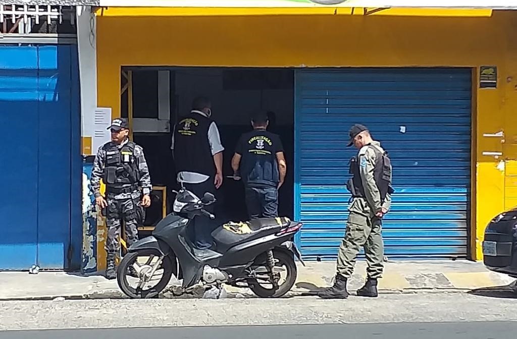 Mais de 30 estabelecimentos foram fechados na zona Sudeste pela Guarda Municipal e Polícia Militar.