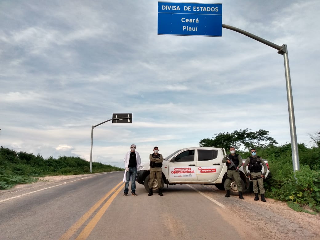 Dois carros que vinham do Ceará foram abordados.