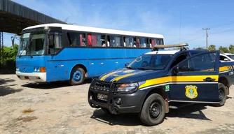 PRF intercepta ônibus vindo de São Paulo na BR-343 em Campo Maior
