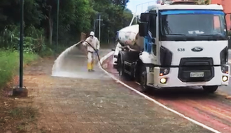 Vídeo mostra equipes da prefeitura lavando Avenida em Teresina