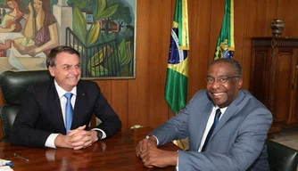 Presidente Jair Bolsonaro e o novo ministro da Educação, Carlos Decotelli