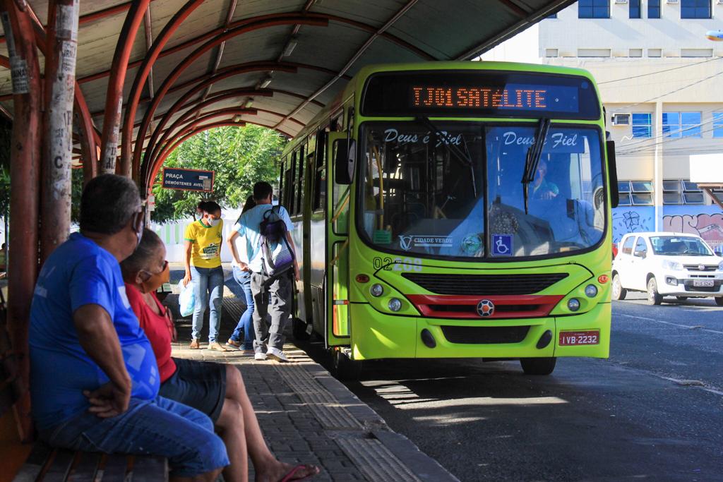 Ônibus Circulando em Teresina
