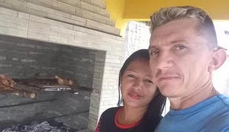 Empresária é morta a facadas na frente da filha de quatro anos em Piracuruca