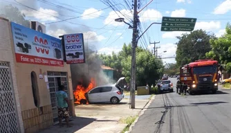 Veículo pega foto na Avenida Campos Sales no Centro de Teresina