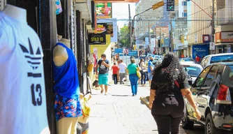 Reabertura de lojas no centro da cidade