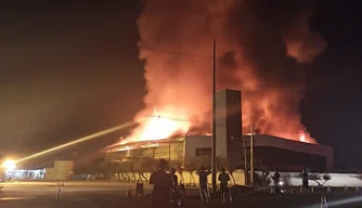 Incêndio na distribuidora JSB em Teresina