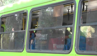 Lotação Dentro de ônibus