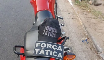 Força Tática recupera moto roubada em matagal na zona Sul de Teresina