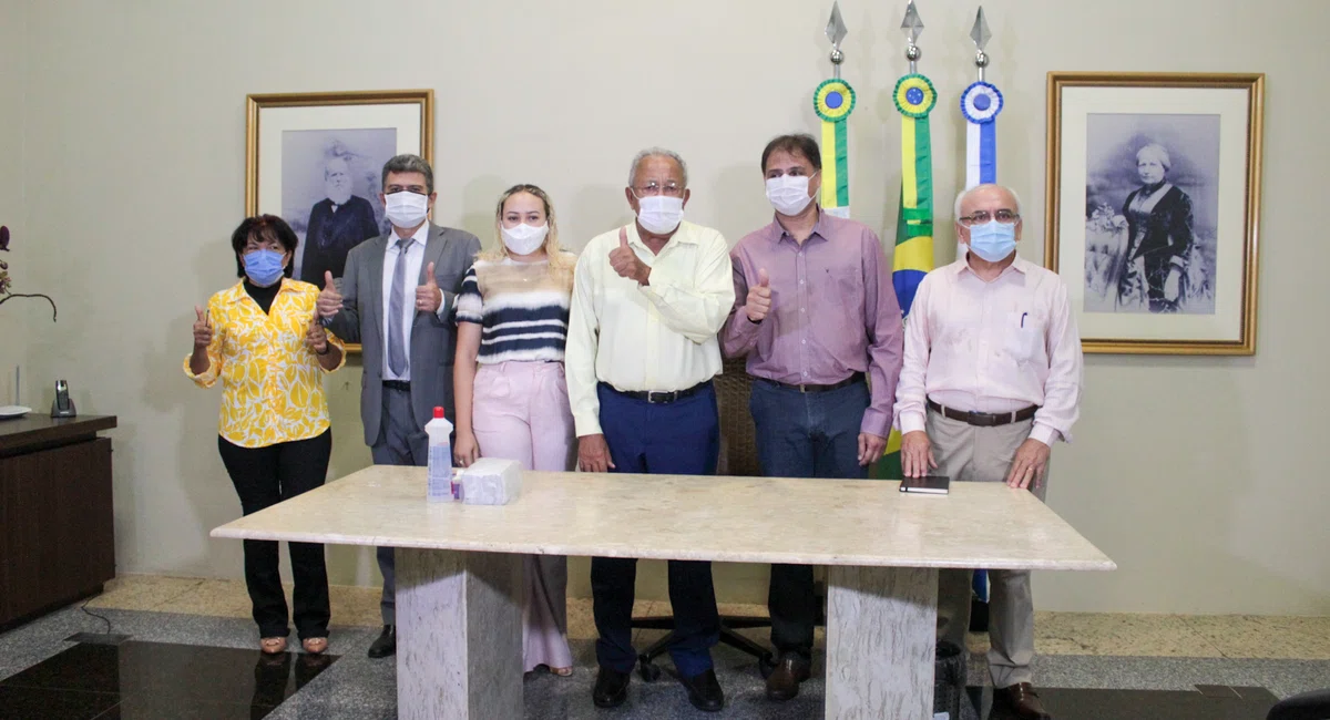 Dr. Pessoa é recebido por sua equipe de governo e amigos na Prefeitura de Teresina