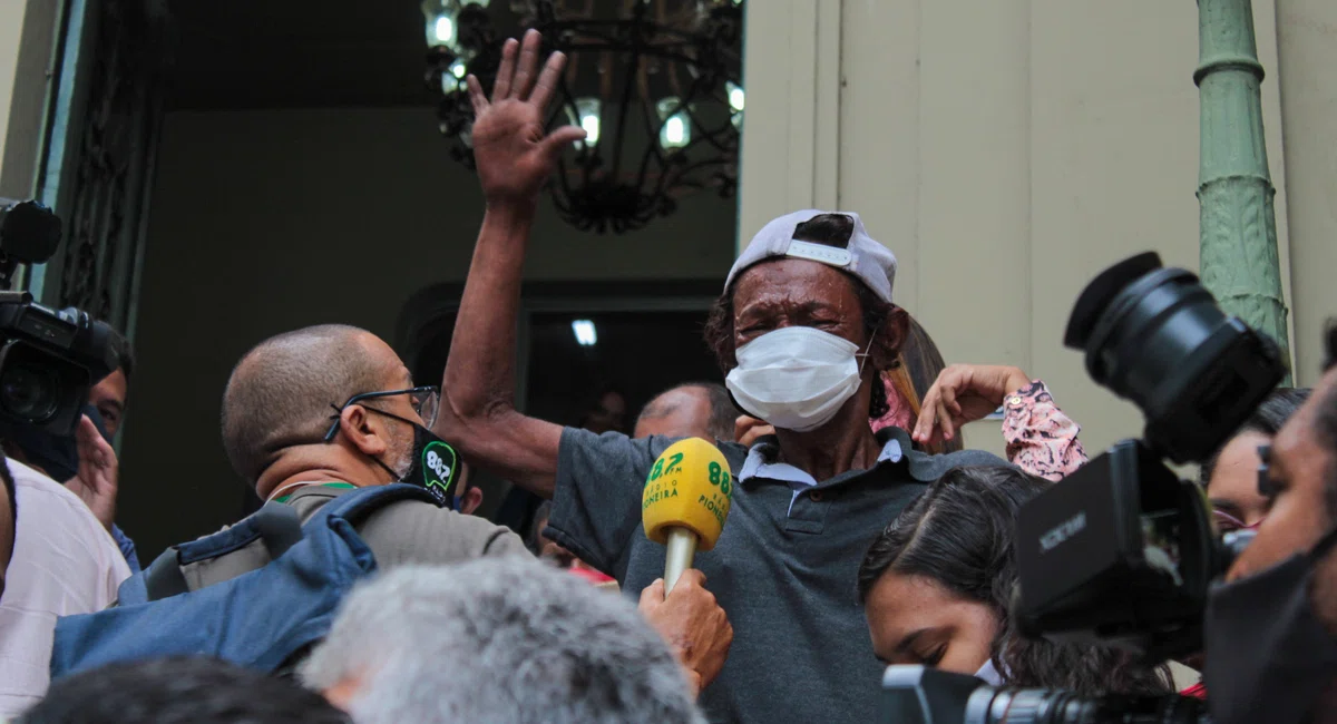 Morador de Rua emocionado com a chegada do Dr. Pessoa a Prefeitura de Teresina