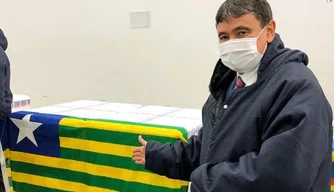 Governador do Piauí recebe a vacina