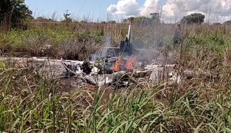 O avião caiu após decolar em Luzimangues, distrito do município de Porto Nacional.