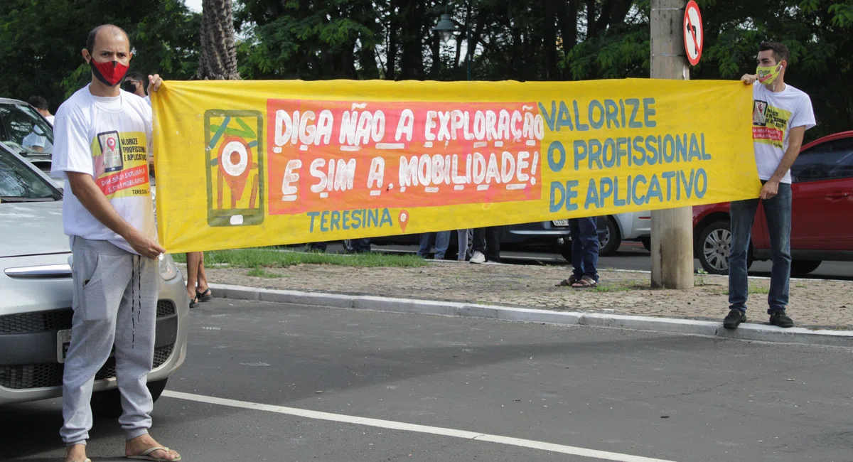 Motoristas de aplicativos em protesto na Av. Marechal Castelo Branco