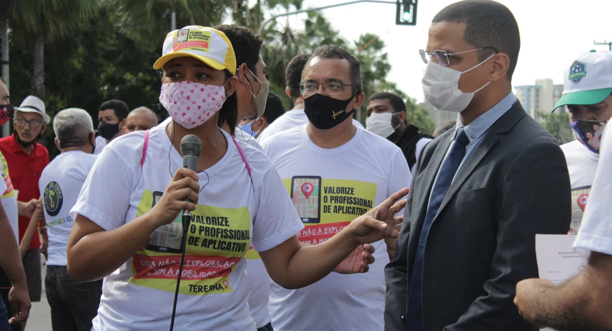 Vereador Ismael Silva com os manifestantes