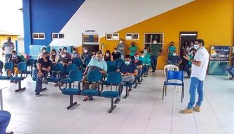 Reunião na Escola Maria do Socorro de Mesquita Menezes.
