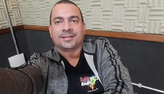Denilson Freitas, locutor da Nossa Rádio em Parnaíba.