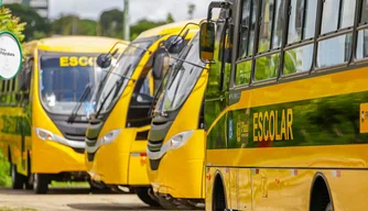 Ministério da Educação entrega 32 ônibus escolares para o Piauí.