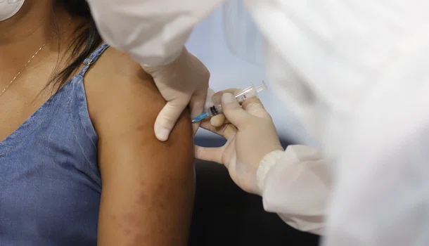 Mais de 500 mil piauienses já estão imunizados contra a Covid, diz Sesapi