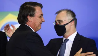 Bolsonaro e André Mendonça