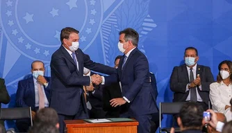 Bolsonaro empossa Ciro Nogueira como novo ministro da Casa Civil.