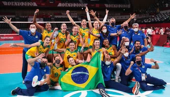 Seleção feminina de vôlei disputará ouro com os Estados Unidos.