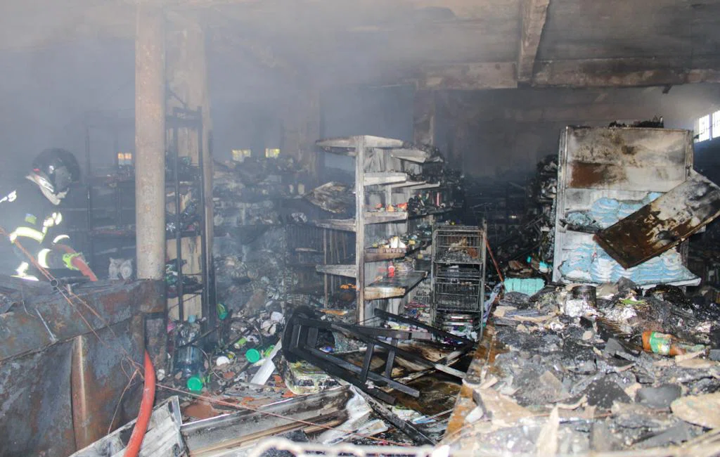 Incêndio atinge supermercado em Teresina