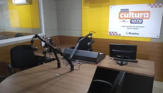 Rádio FM Cultura de Teresina.